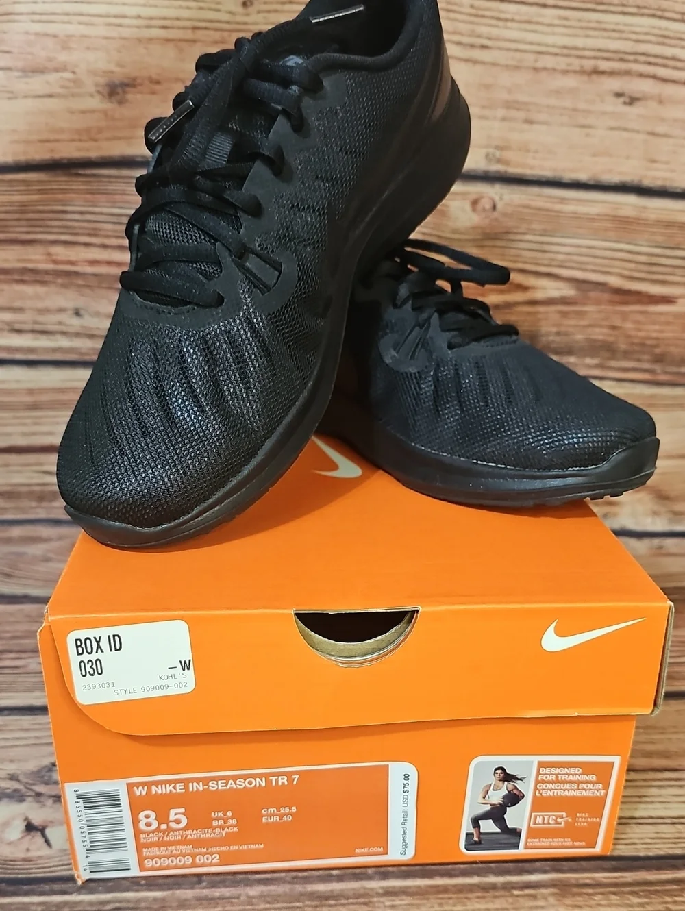 Nike Women’s Black Lightweight Training Sneakers